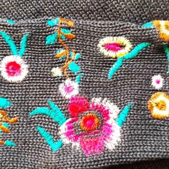 Embroidered Cottage Core Oversized Sweater Womens XS  PrairieCore Gray Flowers - Picture 2 of 8